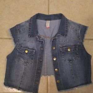 Cropped jean vest sz XL